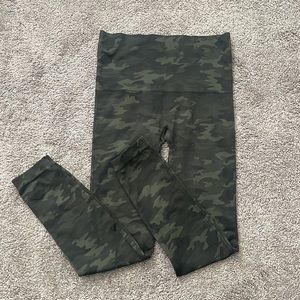 Spanx Look at Me Now Women Camo Leggings Size Medium